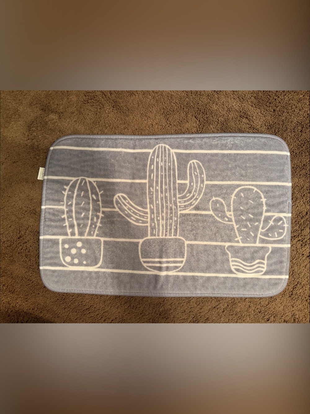 Plush Gray Cactus Bath Mat - Soft Absorbent Bathroom Rug